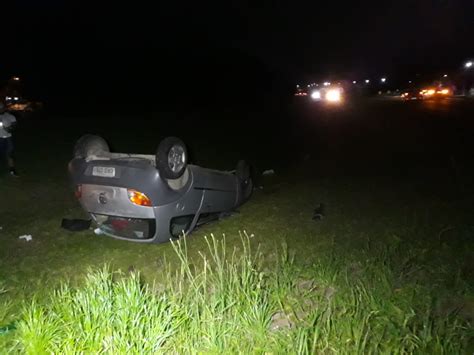 Motorista Fica Ferida Após Carro Capotar Em Trecho Do Contorno Norte