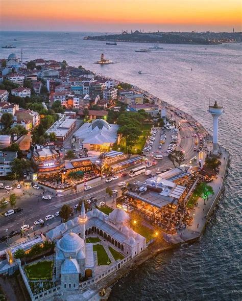 Набережная Ускюдара, Турция | Travel, Istanbul, Paris skyline