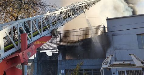 Hay Una Mujer Demorada Por El Incendio En Zapata Goma