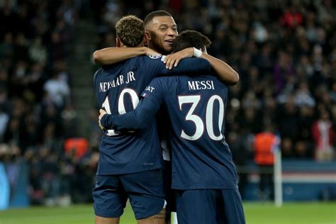 Messi Neymar Mbappe Helps Ruthless PSG Qualify For Last 16 Soccer