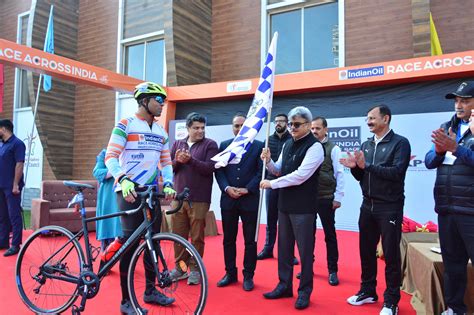 Chief Secretary Flags Off Longest Cycling Expedition Race Across India