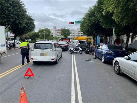 林口汽車暴衝「保齡球式」連撞等紅燈6車 3人受傷 社會 中時新聞網