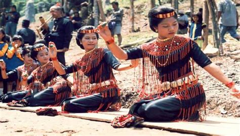 Inilah 10 Tarian Tradisional Dari Sulawesi Selatan Dan Penjelasannya