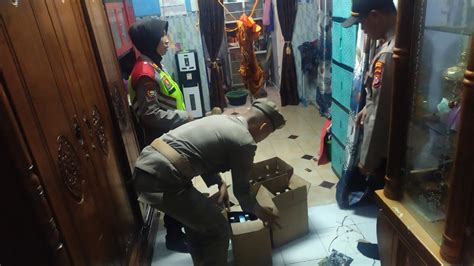 Polres Serang Sita Ratusan Botol Miras Di Warung Remang Remang