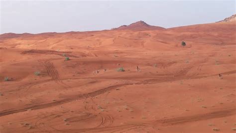 صورة جمالية للكثبان الرملية الصحراوية في مدينة ابو ظبي بالإمارات