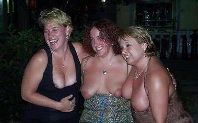 Pull Down Your T Shirt Four ZB Porn