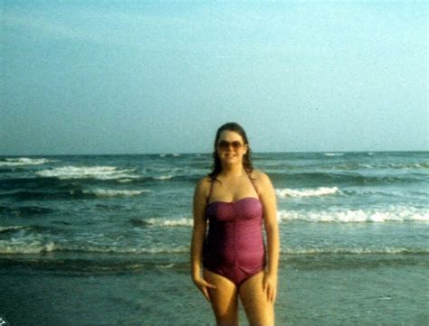 4 Hot Sexy Tammy Wilson Bikini Pics