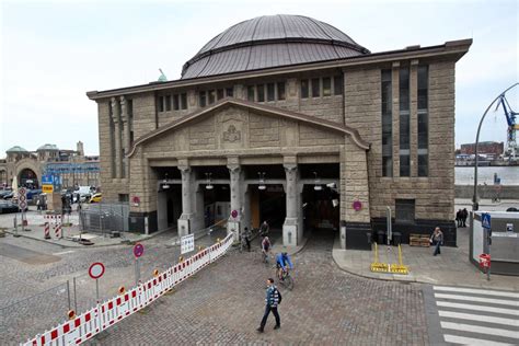 Bilderstrecke Zu 100 Jahre Alter Elbtunnel In Der Hamburger