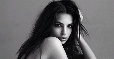Emily Ratajkowski Poses Fully Nude On Instagram Mandatory