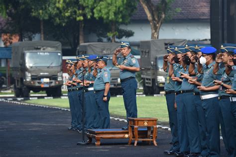 Cek Kesiapan Kendaraan Kodiklatal Gelar Apel Kendaraan Dinas Barometer