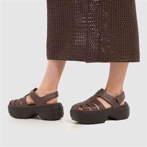 Womens Brown Crocs Stomp Fisherman Sandal Sandals Schuh