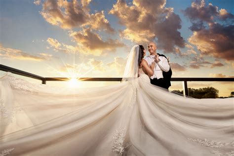 40 Golden Hour Wedding Photos For Your Inspiration Wedding Maps