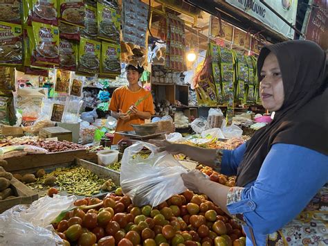 Jelang Nataru Harga Bahan Pokok Di Jember Normal News Klikjatim