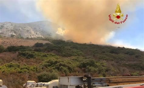 Incendi Sardegna 26 Roghi Divampati Oggi E Oltre 20 Ettari In Fumo