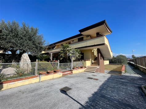 Villa A Schiera In Vendita Angri Con Terrazzo Box E Giardino Privato