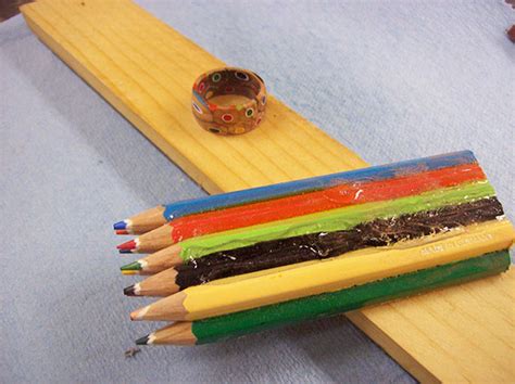 Кольцо из коробки с карандашами