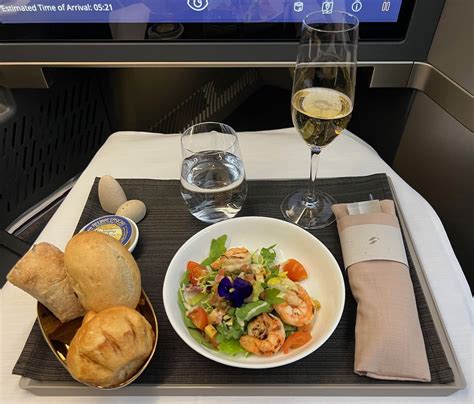 Review Starlux Airlines Business Class Airbus A350 LAX TPE One