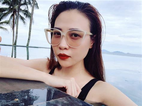 Vợ Cường Đô La khoe body nuột nà với bikini