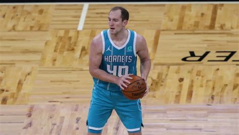 Hornets' Cody Zeller fractures hand vs. Cavaliers - Sports Illustrated