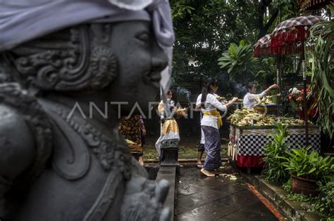 Sembahyang Galungan Di Jakarta Antara Foto