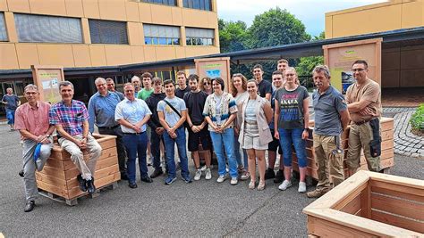 Bad S Ckingen Sch Ler Der Gewerbeschule Bauen Blumenk Sten Mit