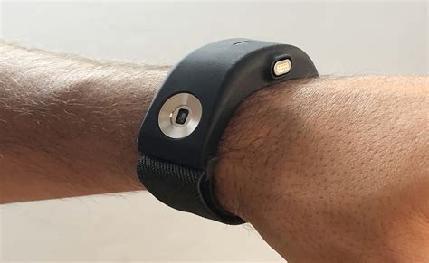 Heart monitoring wearable device :: Behance