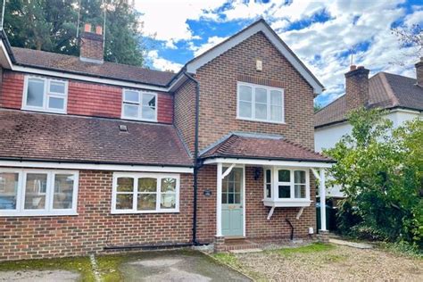 Common Road Claygate Esher Kt10 3 Bedroom Semi Detached House For