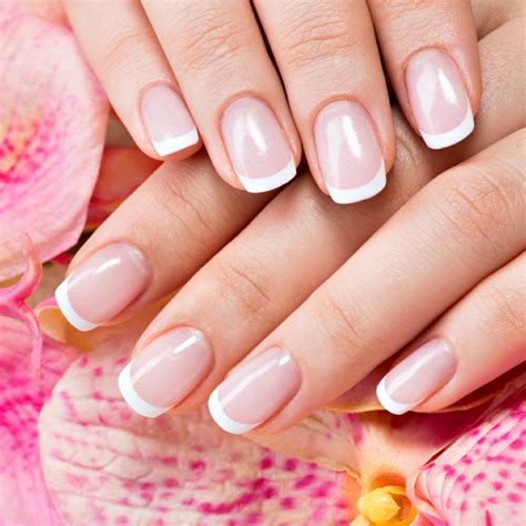 Unghie rosa: tutte le sfumature per una manicure romantica e seducente