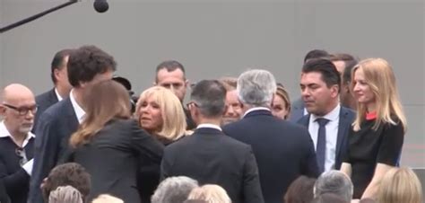 VIDEO Le moment très complice entre Brigitte Macron et Carla Bruni à l