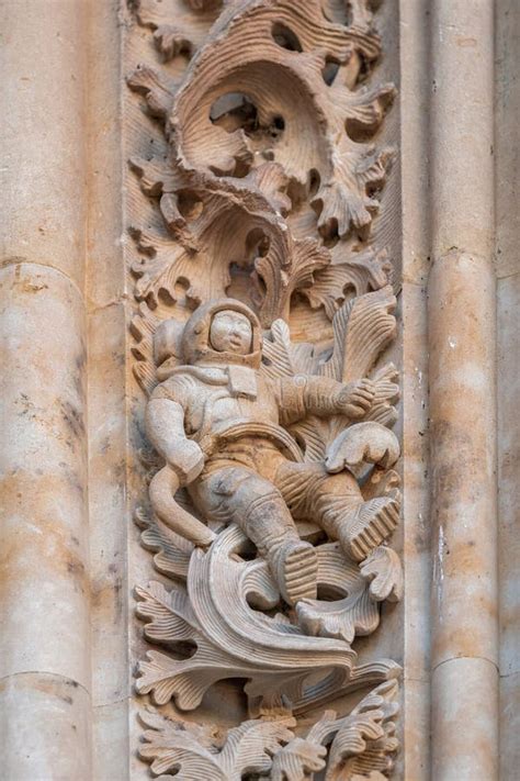 Astronauta Escreve Na Fachada Da Catedral De Salamanca Salamanca