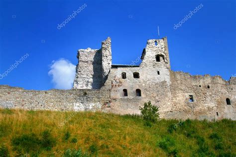 Medieval castle in Rakvere, Estonia — Stock Photo © Almotional #5351193