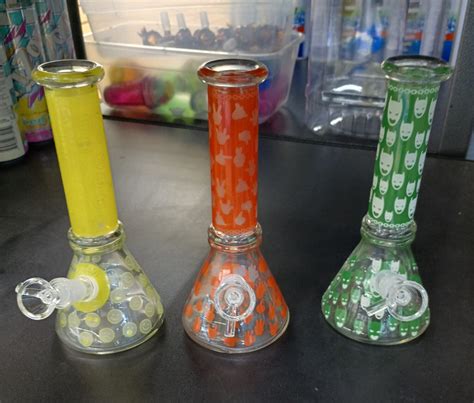 Glow In The Dark Beaker Water Pipe