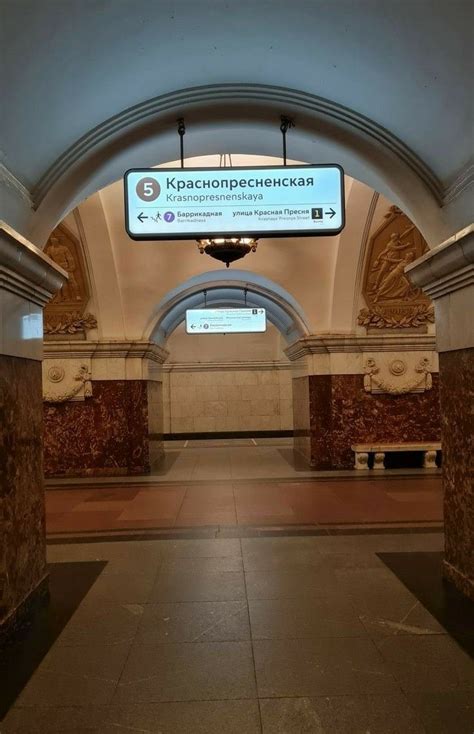 there is a sign in the middle of an empty building that says krasnopecenia