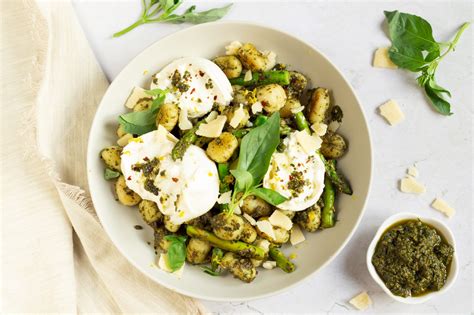 Gebakken Gnocchi Met Pesto En Burrata Recept De Kokende Zussen