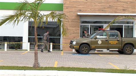 Grupo armado assalta banco faz cordão humano e foge em Arroio do Padre