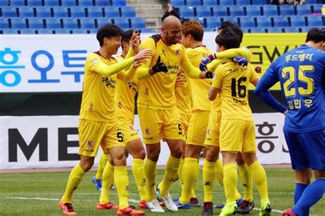 새 역사 쓴 광주fc 아산 잡고 기세 잇는다 네이트 스포츠