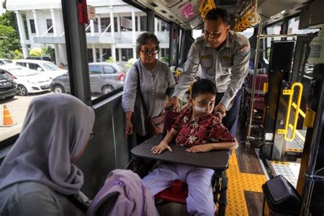 Foto Bus Sekolah Khusus Untuk Penyandang Disabilitas Portalnesia