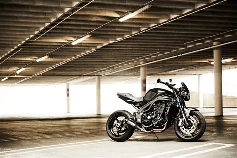 New Order Custom Triumph Speed Triple Return Of The Cafe Racers