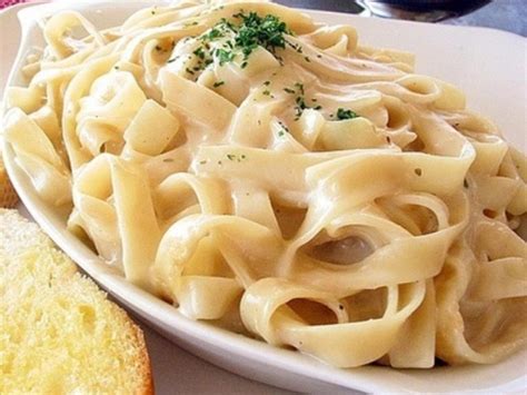 Macarrão Fettuccine Ao Molho Alfredo Almoço Perfeito Para Seu Domingo