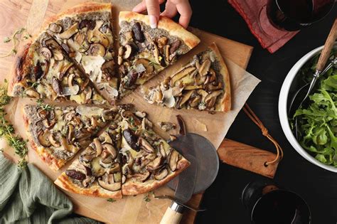 Recipe Pizza Bianca With Mushrooms And The Melchiorri Black Truffle Sauce