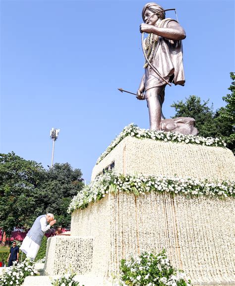 प्रधानमंत्री मोदी ने झारखंड के रांची में भगवान बिरसा मुंडा मेमोरियल