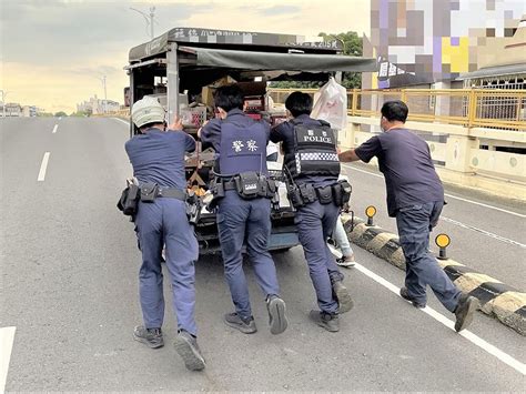 貨車拋錨陸橋上 北興警及時援助解圍 蕃新聞