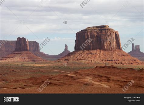 Monument Valley Image & Photo (Free Trial) | Bigstock