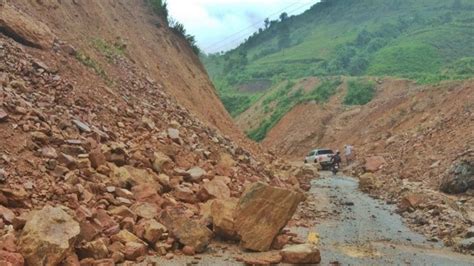 Disparus Et Bless S Dans Des Glissements De Terrain Au Gansu