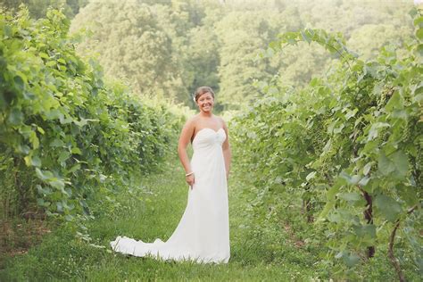 Brittany's Cave Hill Vineyard Bridal Session