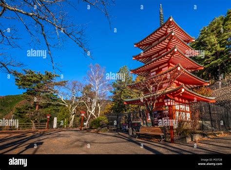 Snow capped Mount Fuji Fujisan 富士山 and Chureito Pagoda 忠霊塔 during