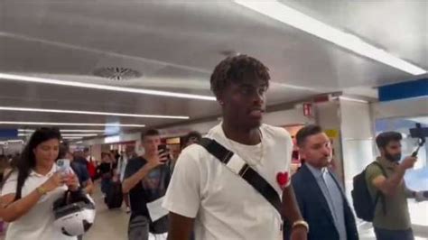 Inter Bisseck è arrivato a Milano ecco il nuovo acquisto VIDEO