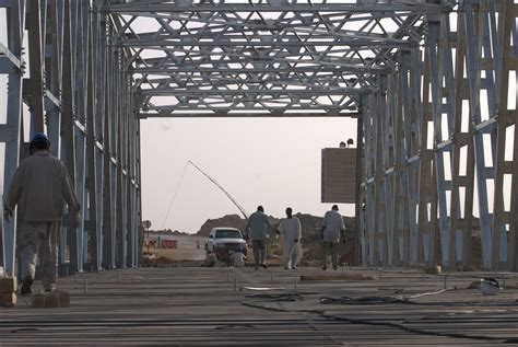 Harzone Prefabricated Steel Metal Pedestrian Truss Bridge