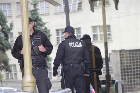 Oslobo Enje Jutarnja Akcija Sarajevske Policije Hap Enja Zbog