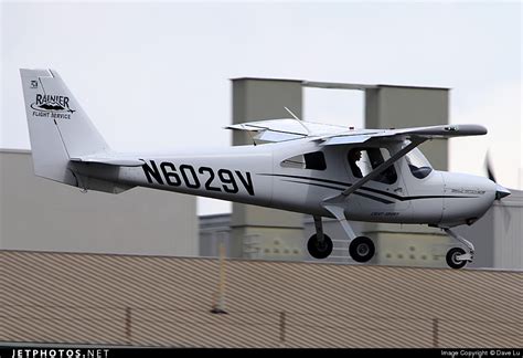 N6029v Cessna 162 Skycatcher Rainier Flight Service Dave Lu